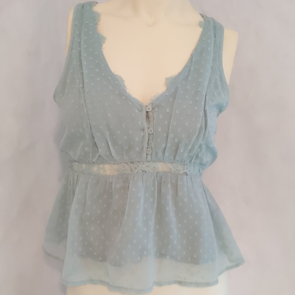 Sleeveless shirt